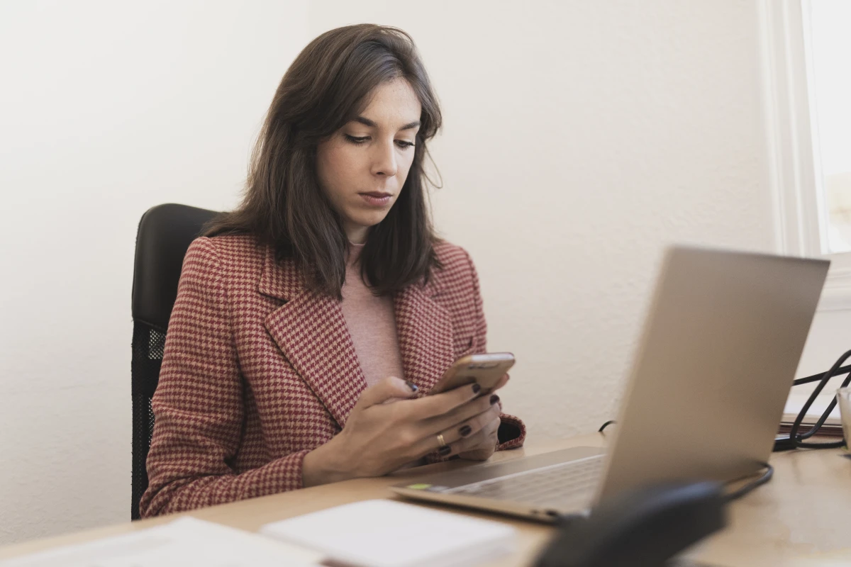 Droits et flexibilité : Les nouveaux enjeux du travail hybride pour les salariés